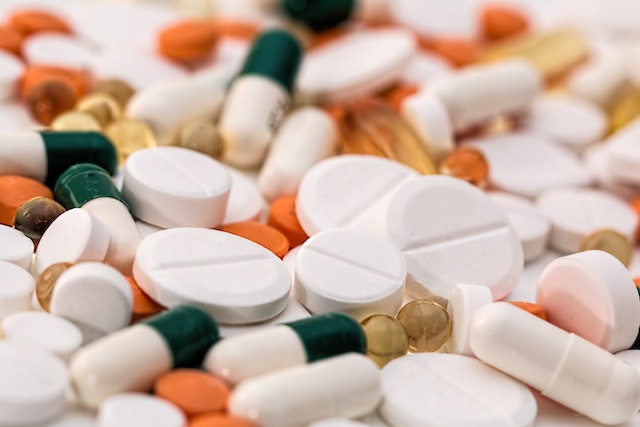 Jak se dostávají léky k pacientům: vše, co potřebujete vědět o distribuci léčiv.